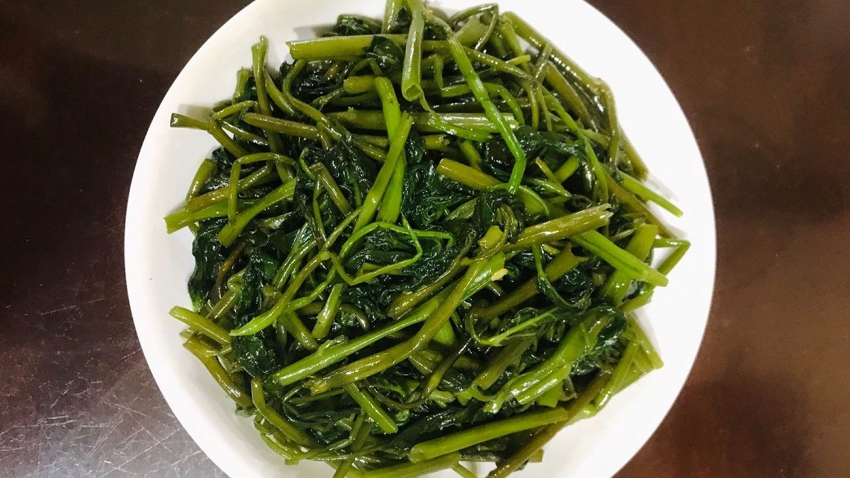 Cách làm rau muống xào dầu hào thơm ngon chuẩn vị cho bữa ăn
