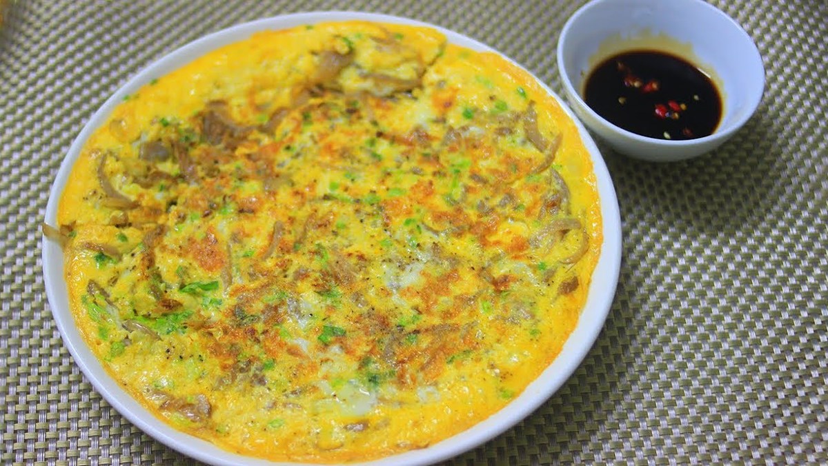 Cách làm trứng chiên củ cải muối thơm ngon hấp dẫn cực bắt cơm