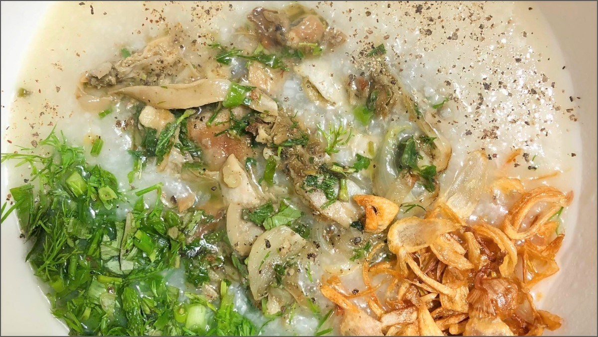 Cách nấu cháo trai thơm ngon đơn giản không bị tanh